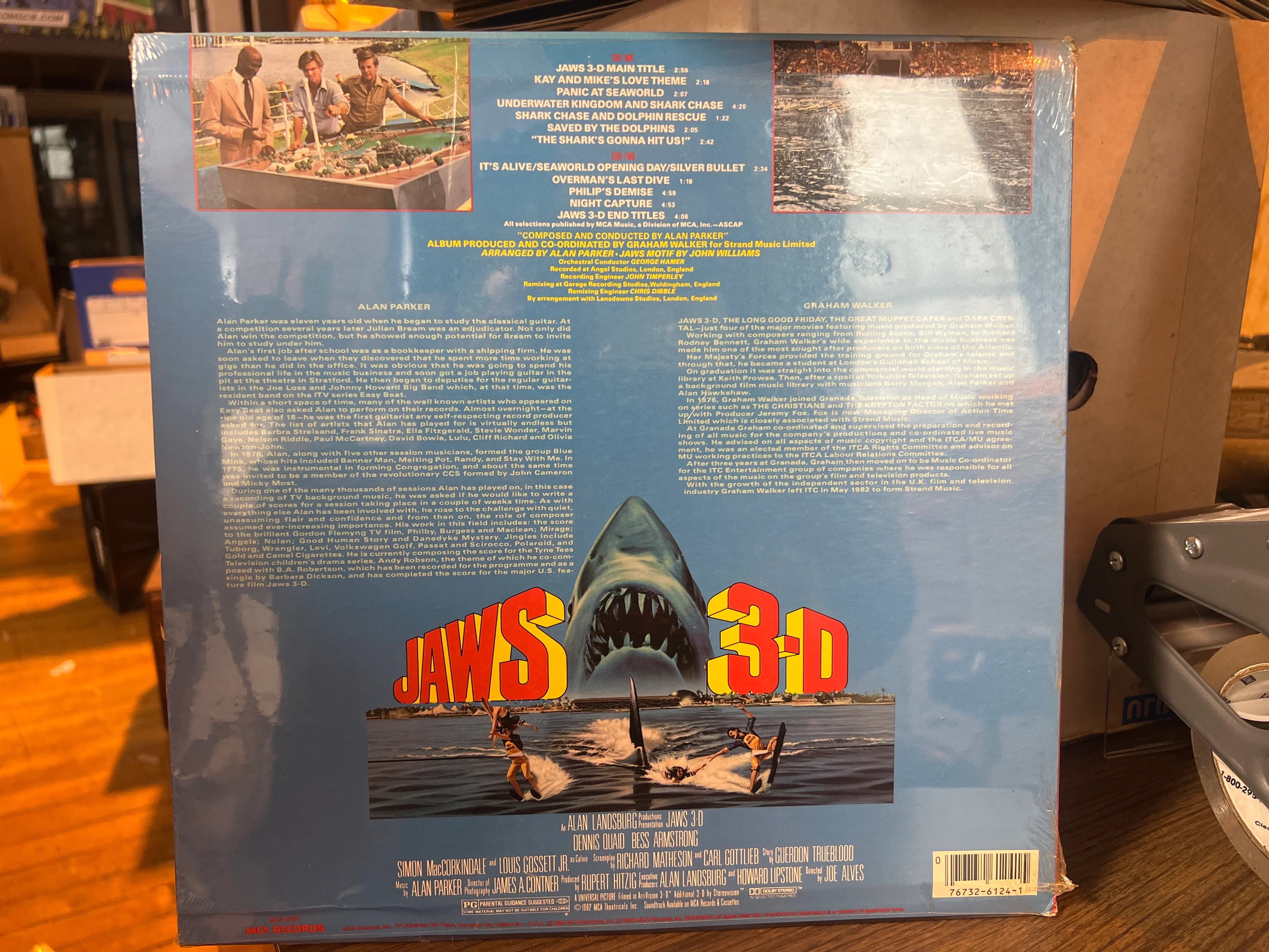 JAWS 3-D - SOUNDTRACK VINTAGE SEALED VINYL LP MCA-6124 - Image 2