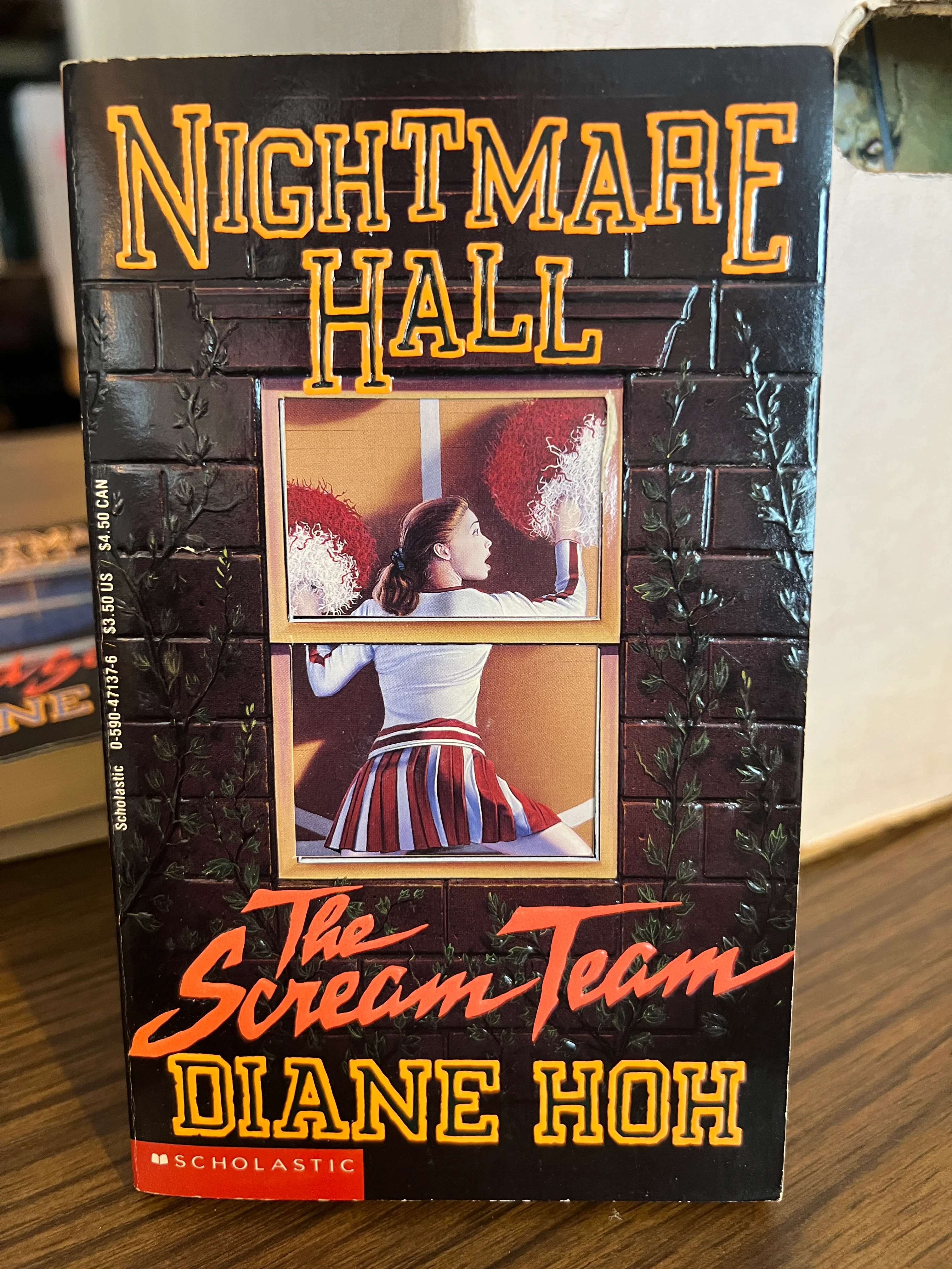 Nightmare Hall #5 : Scream Team - Diane Hoh Die-Cut Cover / First Printing