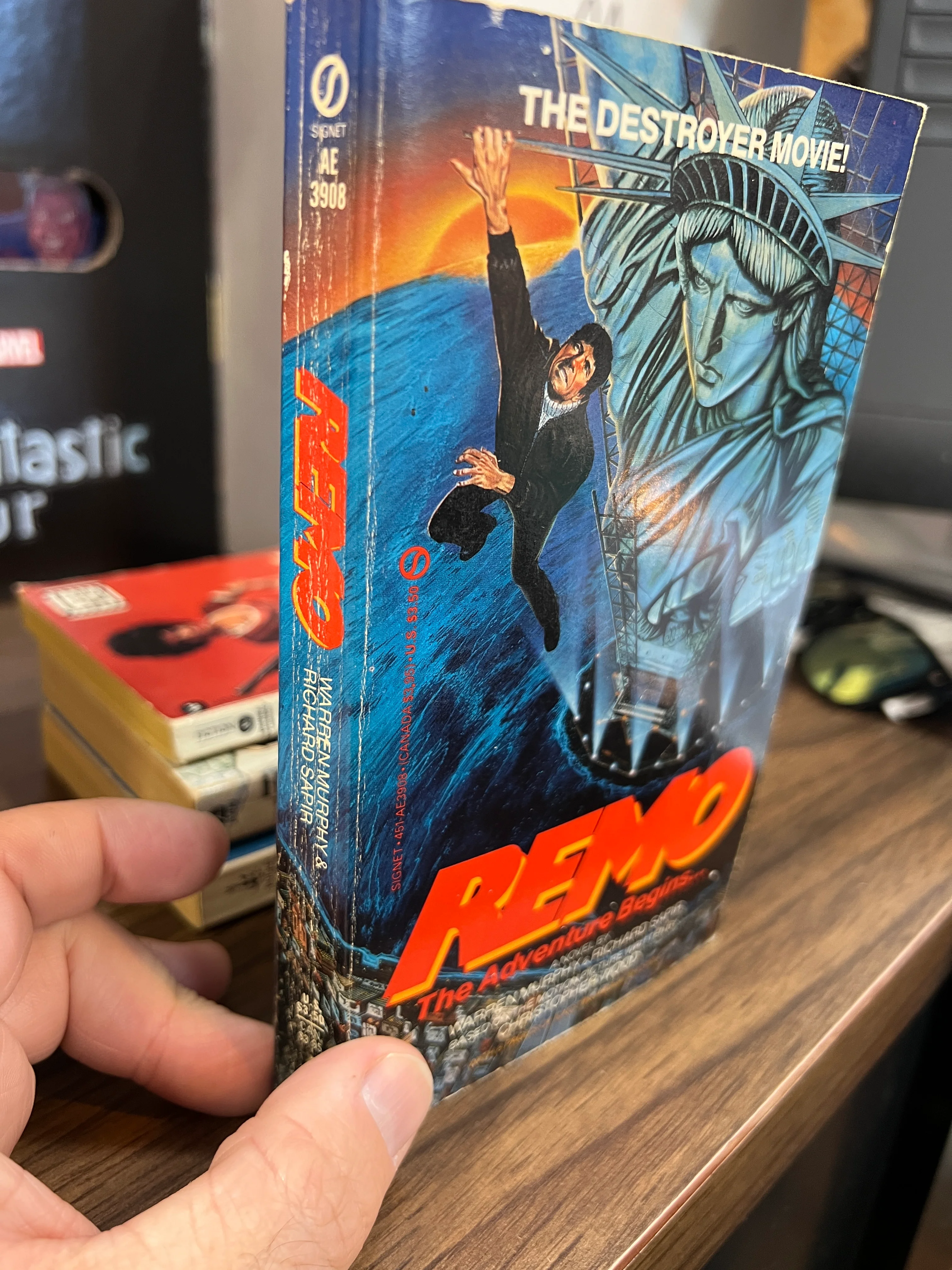 Remo Williams : The Adventure Begins 1985 Paperback Novelization w/ Movie Photos (AKA Destroyer) - Image 2