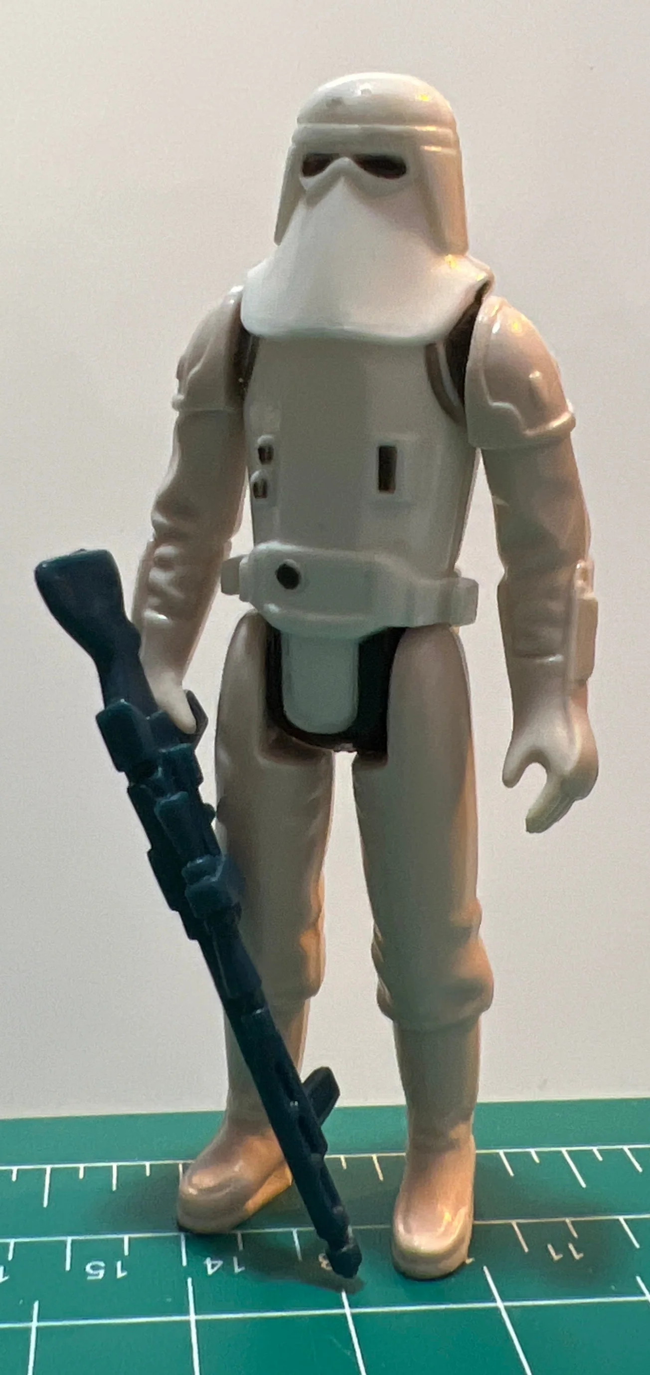 Vintage Kenner Star Wars 1980 Snowtrooper Action Figure (Missing Skirt)