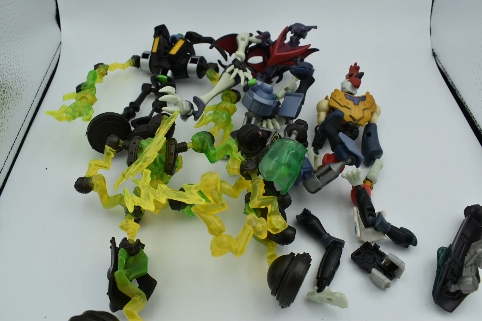 XEVOZ : Huge Lot of Figures and Accessories - Image 2